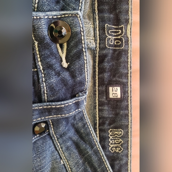 D9 Rae Crop/Capri Jeans - Picture 3 of 4